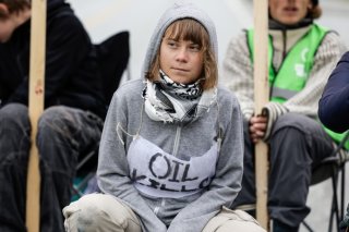 Greta Thunberg fait partie des activistes qui bloque lundi la principale raffinerie du pays. KEYSTONE/EPA/Paul S. Amundsen